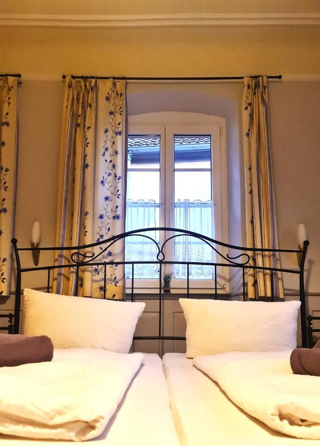 Gaestehaus Zum Weinbauer Rhodt unter Rietburg Buitenkant foto